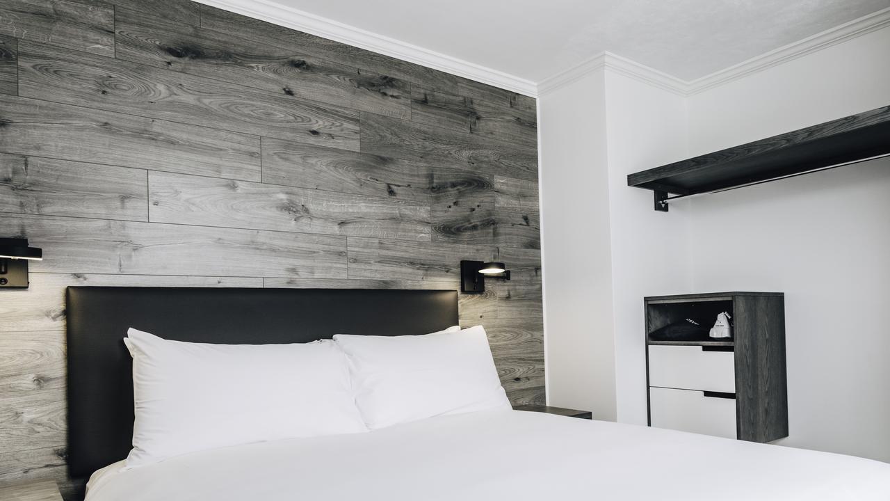 The Hotel On Pownal Charlottetown Bagian luar foto